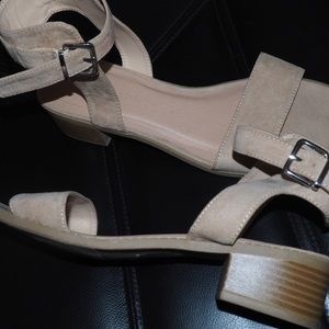 Short heels opened toed NEW